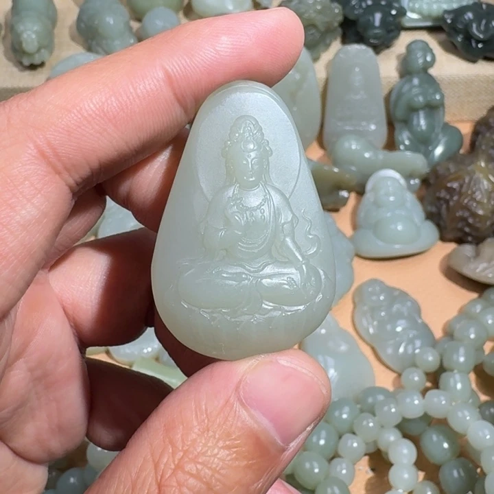 和田玉未镶嵌颈饰