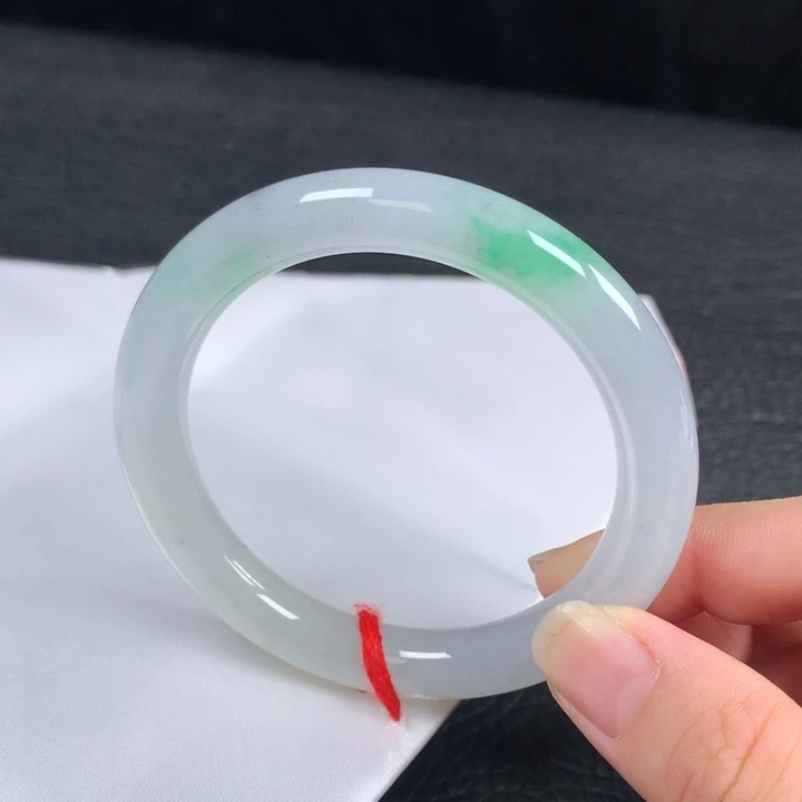 翡翠未镶嵌手镯（圆镯）