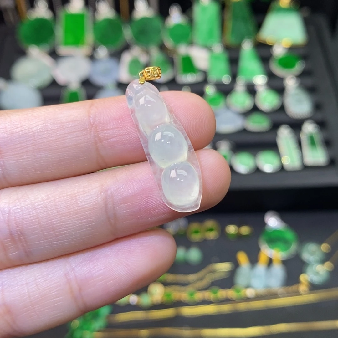 翡翠18K金镶嵌颈饰豆子