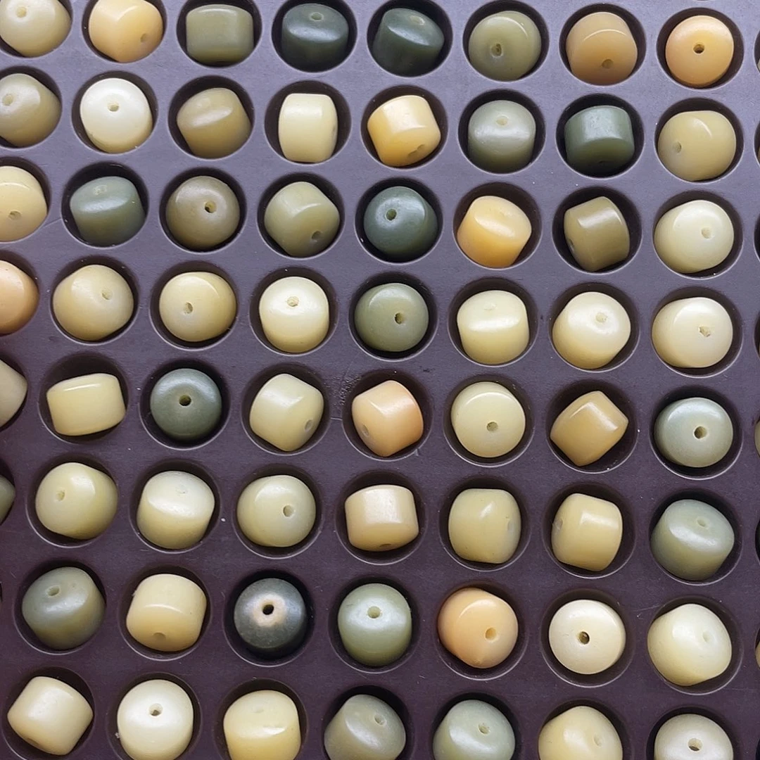 吊坠白玉菩提10、8瑕疵青提渐变经纶200颗