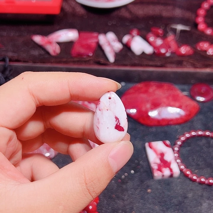 天然辰砂纯天然朱砂原石吊坠