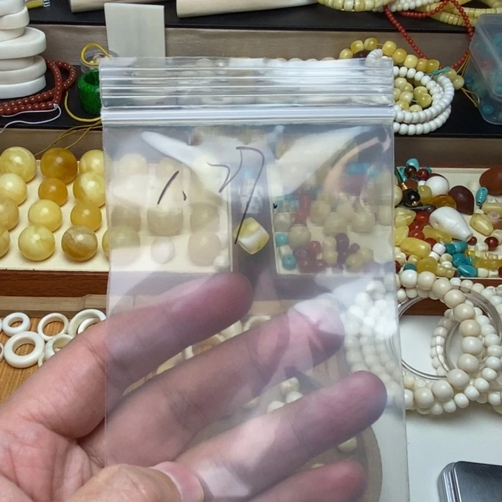 琥珀裸石未镶嵌金瓷白