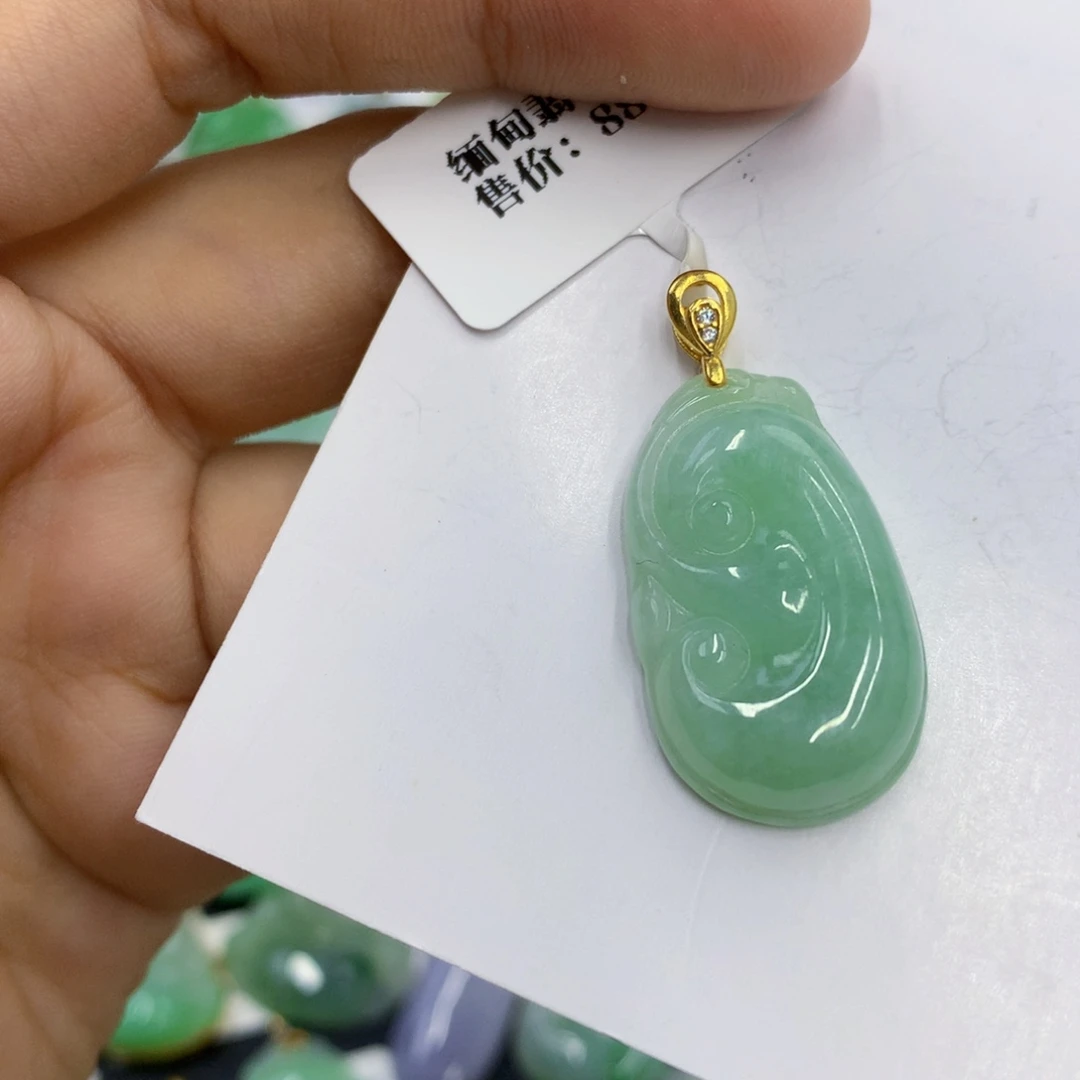 翡翠未镶嵌颈饰翡翠