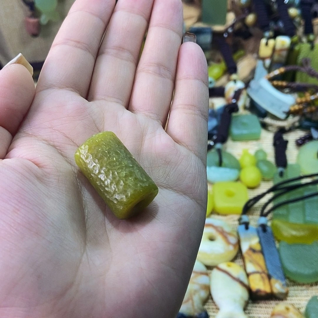 未镶嵌蛇纹石玉挂件