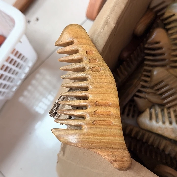 绿檀木鲨鱼梳子瑕疵