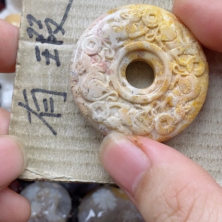 颈饰未镶嵌硅化珊瑚（珊瑚玉）不*