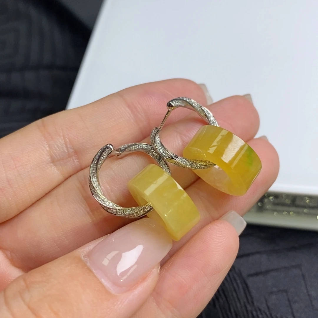 翡翠18K金镶嵌耳饰黄翡路路通