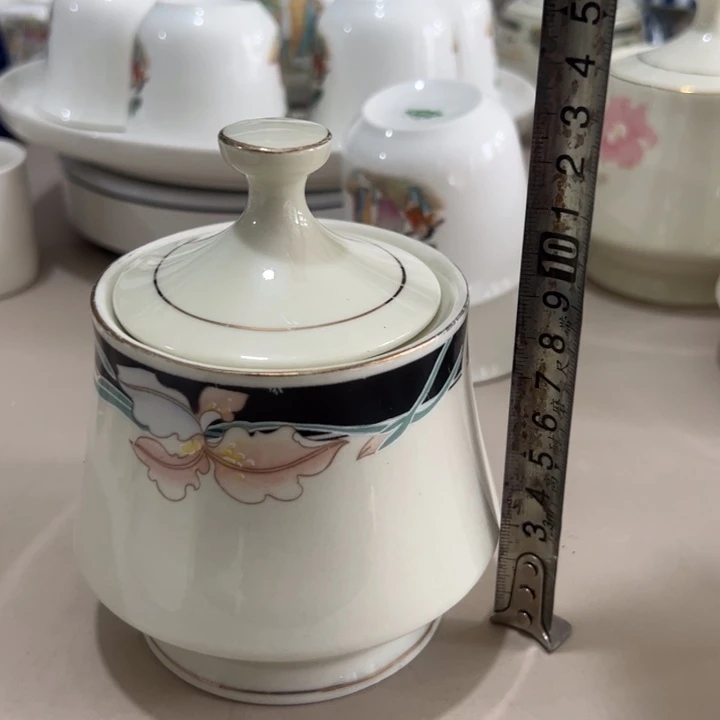 瓷片陶瓷制品春蕾罐