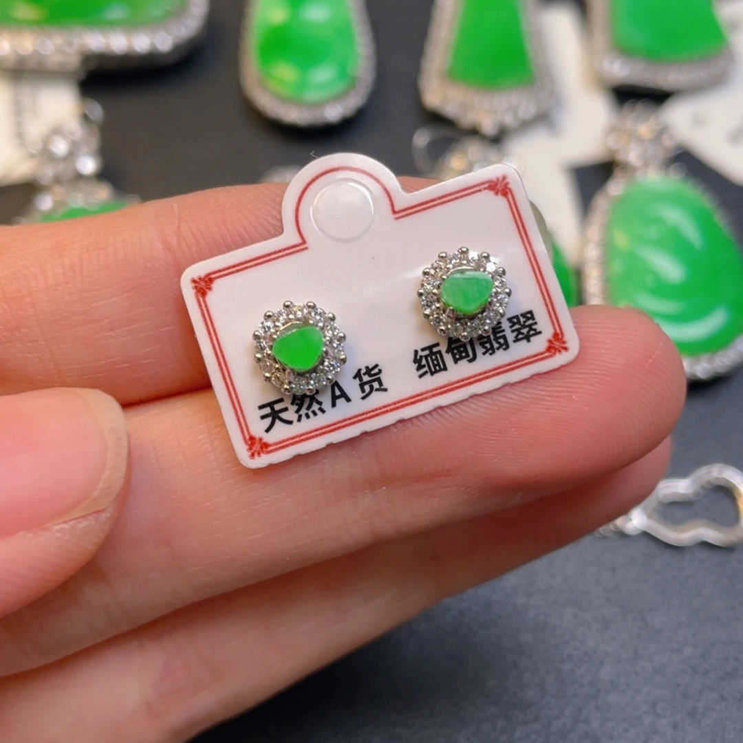 颈饰银S925镶嵌翡翠耳钉