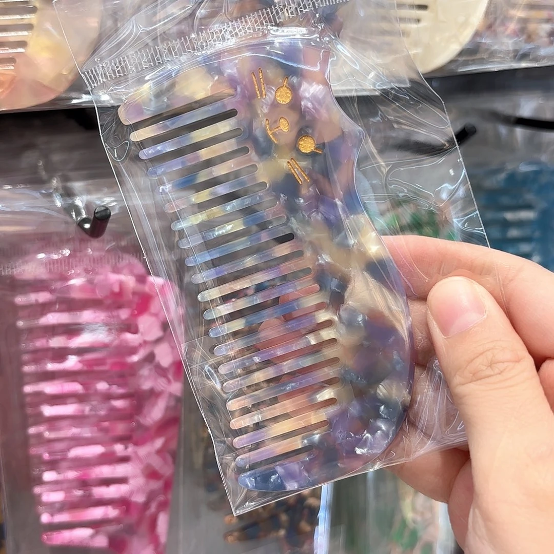 皮质非金属梳子一个
