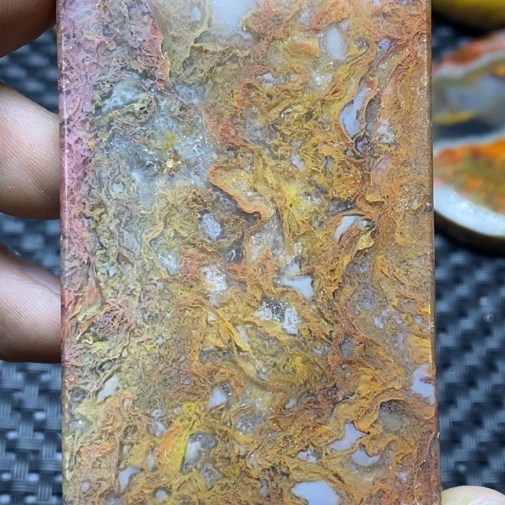 玛瑙/玉髓颈饰未镶嵌墨*