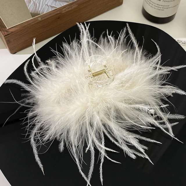 白色羽毛抓夹女2025新款高级感毛毛发夹大号八字发量少毛绒鸡毛