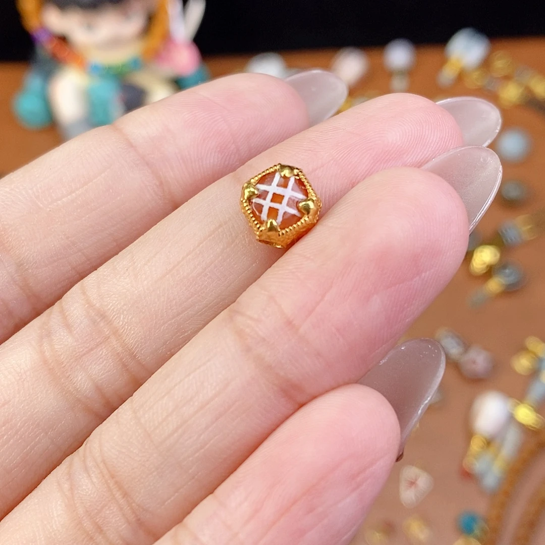 18K金镶嵌颈饰玛瑙/玉髓网格背云