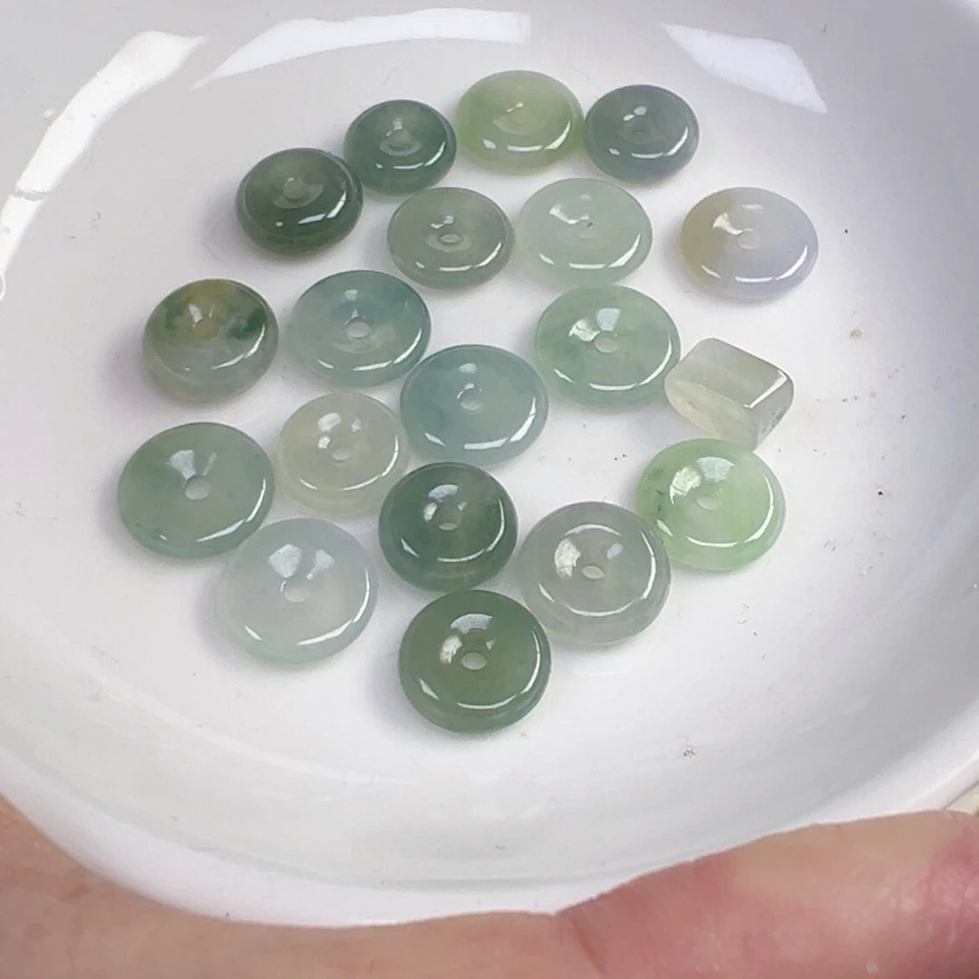 翡翠散珠平安扣一颗