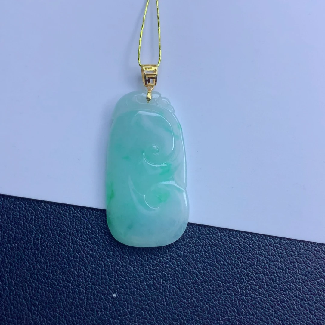 翡翠未镶嵌颈饰如意