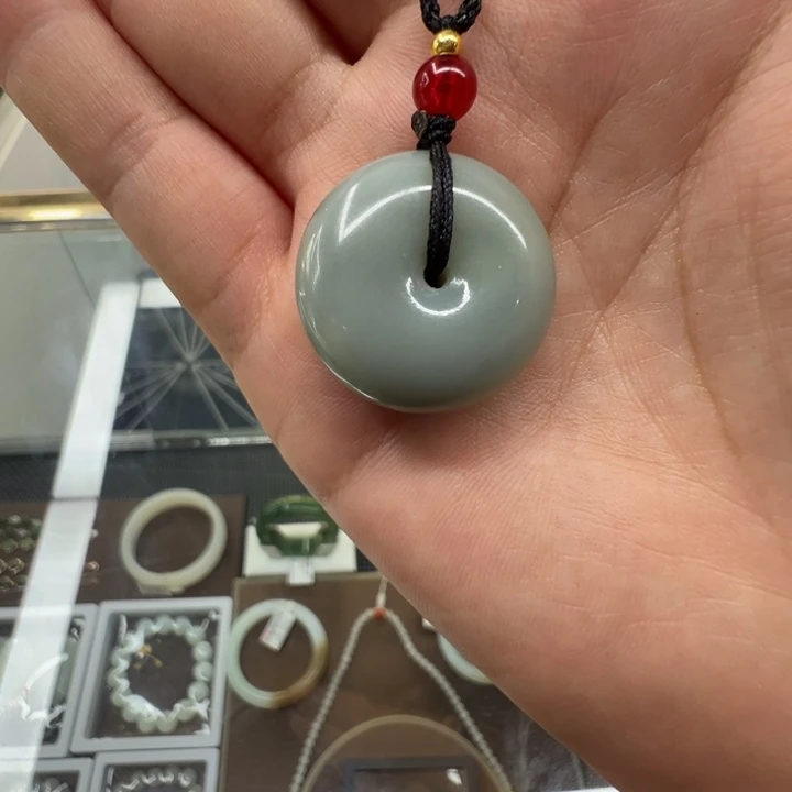 和田玉未镶嵌吊坠(赠链)