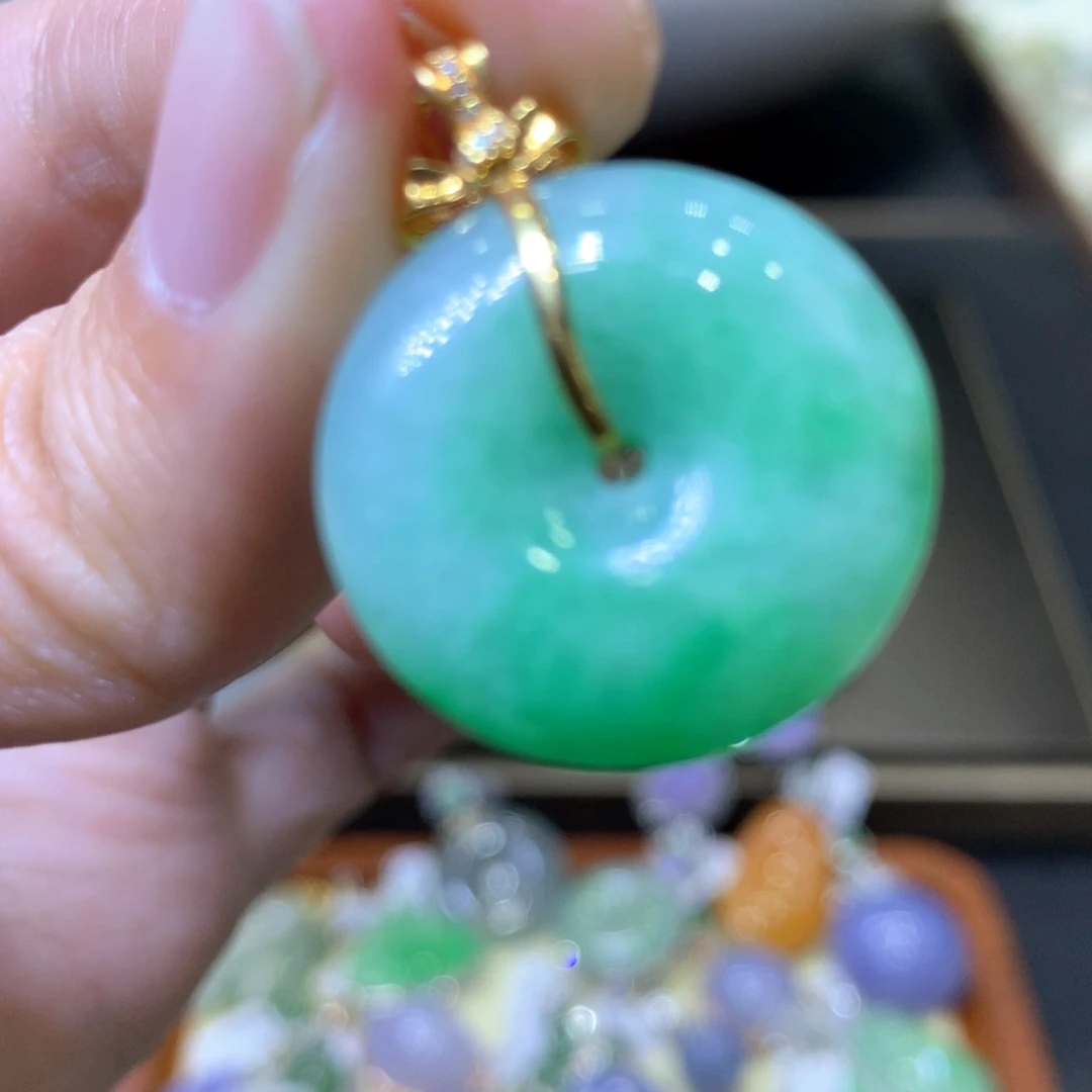 【闪购商品】翡翠颈饰18K金镶嵌翡翠吊坠项链