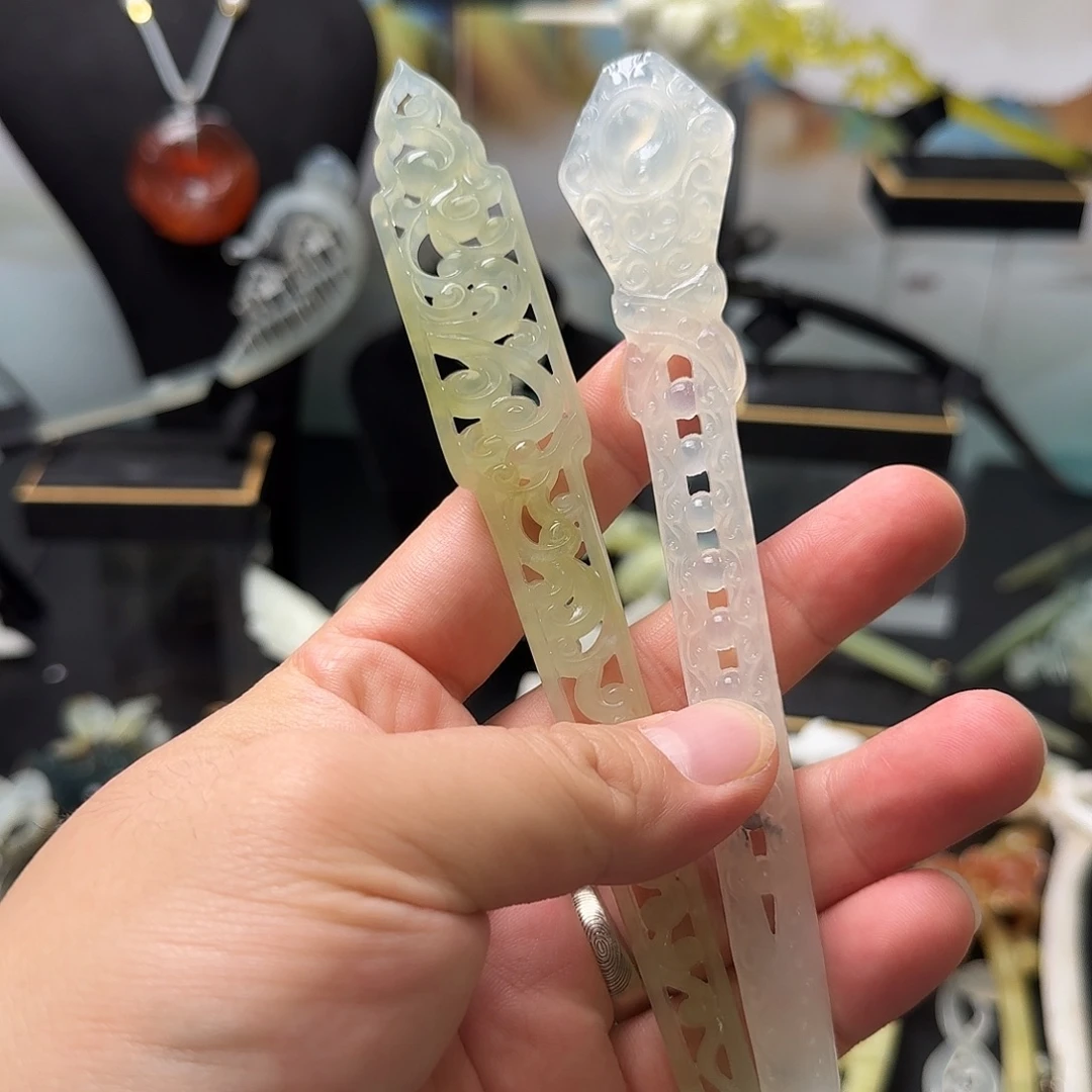 钟***卿蛇纹石玉未镶嵌发饰