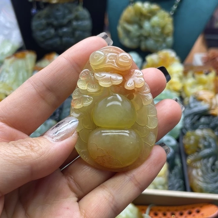 蛇纹石玉未镶嵌挂件