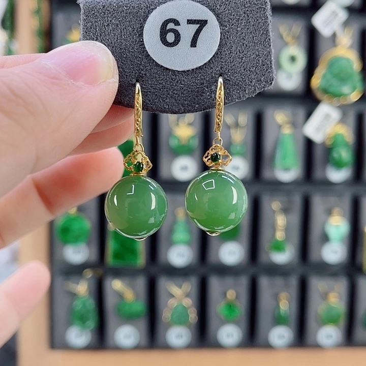 18K金镶嵌和田玉耳饰