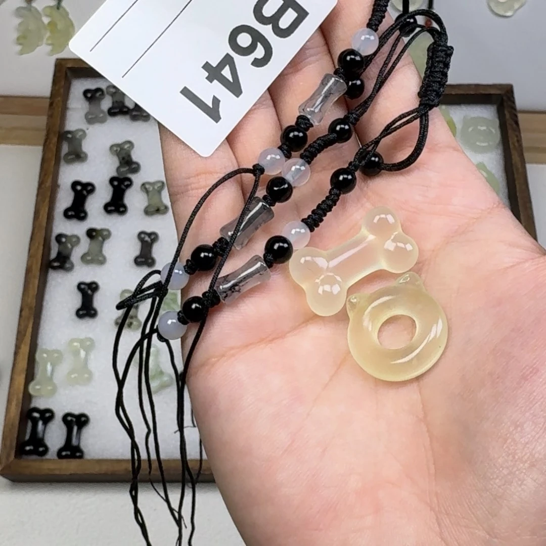 蛇纹石玉吊坠未镶嵌小**下