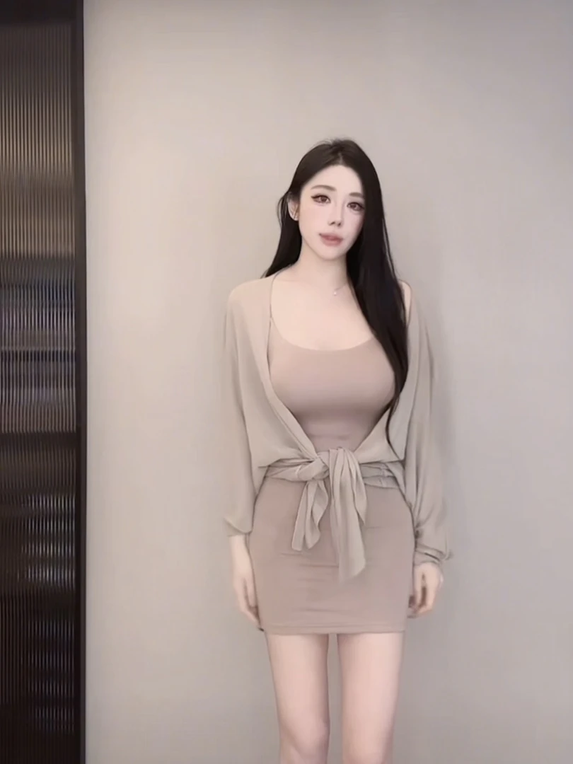 性感纯欲夏季吊带连衣裙女内搭收腰显瘦包臀短裙修身百搭薄款