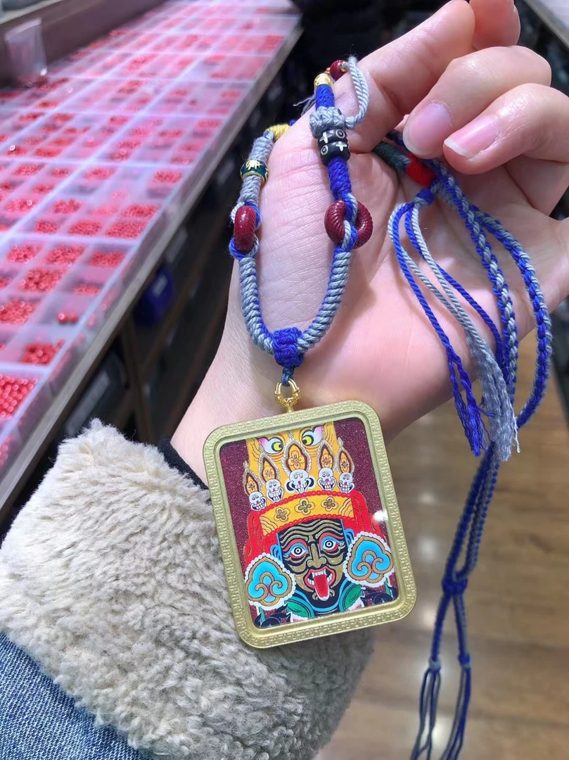 含辰砂工艺品朱砂唐卡女财神扎基拉姆藏风吊坠高含量朱砂彩绘唐卡