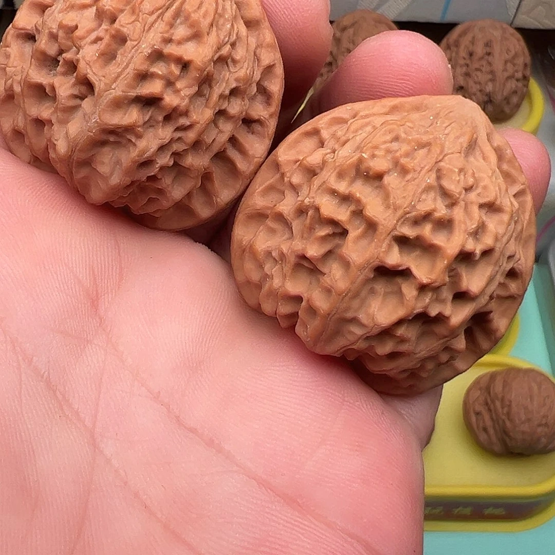 文玩核桃吊坠金牛40