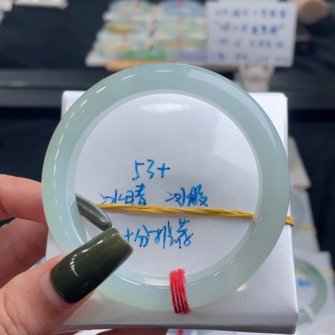 翡翠手镯未镶嵌翡翠手镯