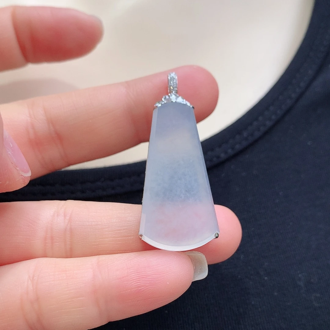 翡翠颈饰18K金镶嵌无事牌