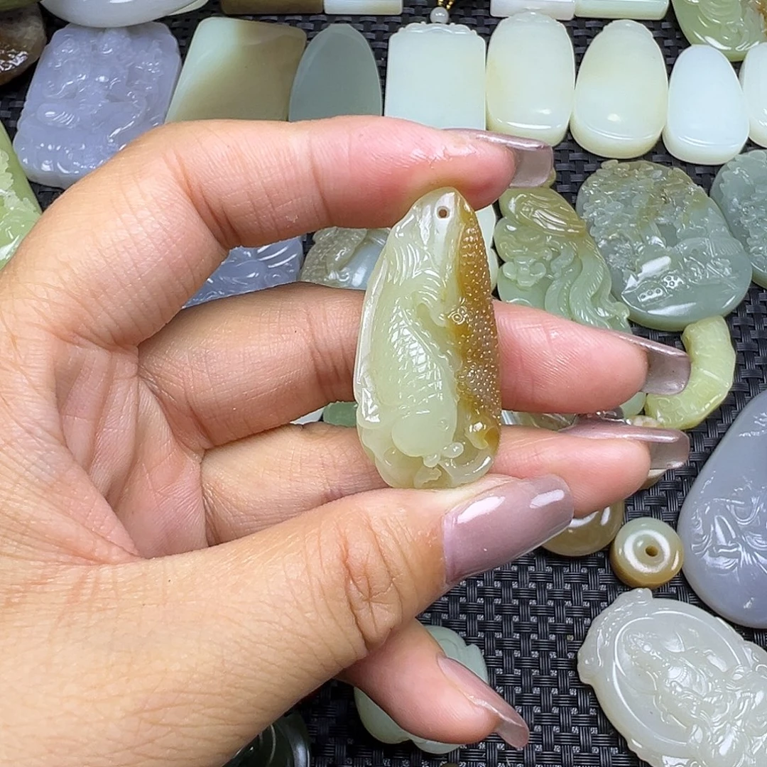 和田玉未镶嵌颈饰卡39