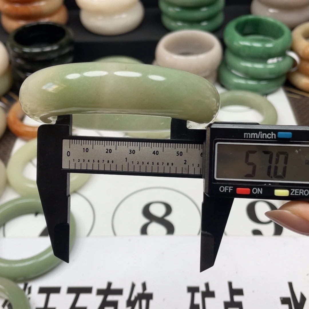 未镶嵌手镯石英质玉