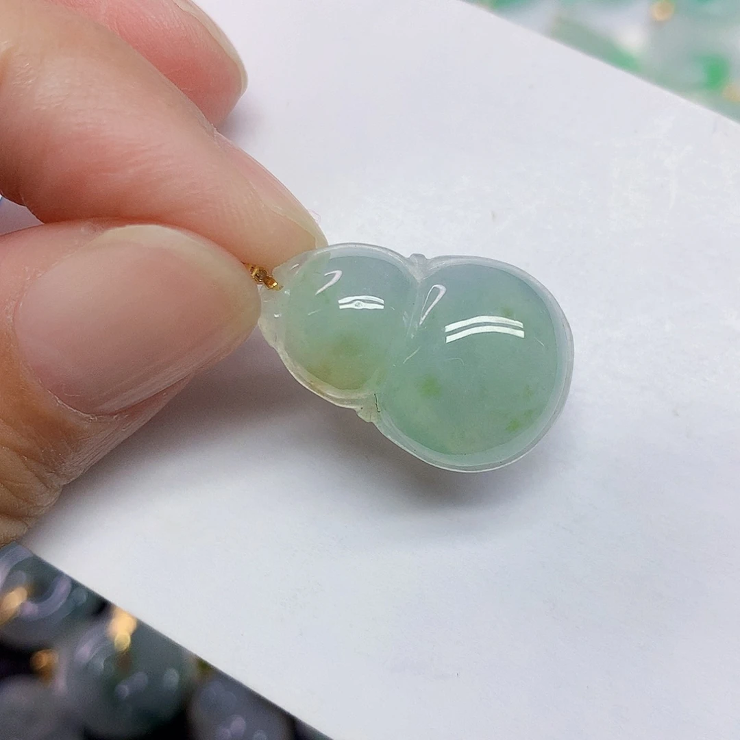 翡翠18K金镶嵌颈饰葫芦