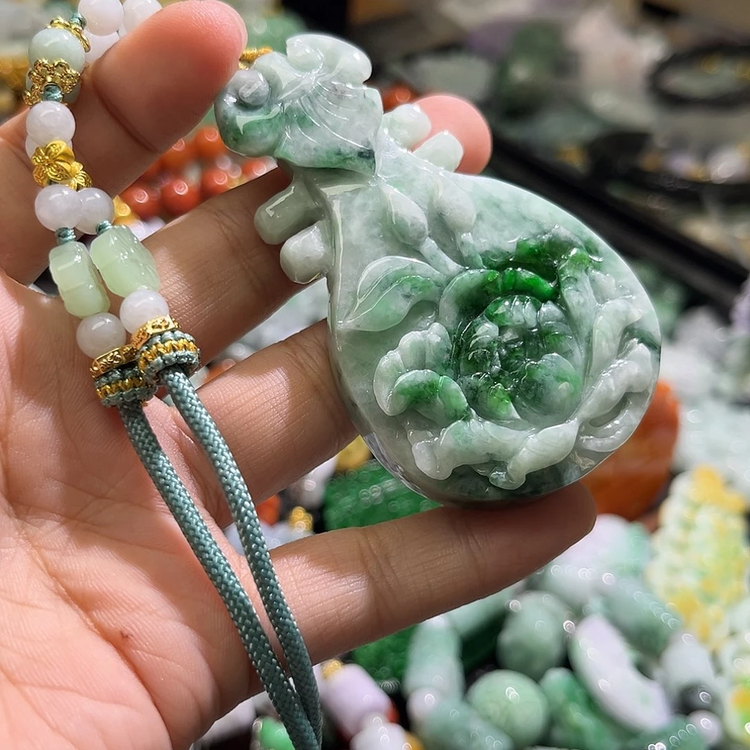 翡翠未镶嵌颈饰待编织
