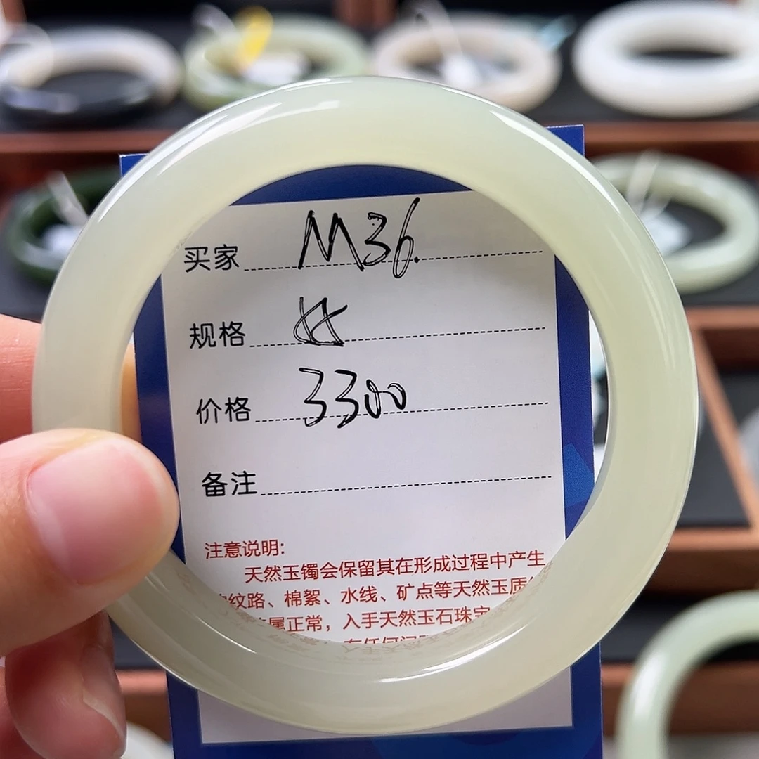 宁***！和田玉未镶嵌手镯