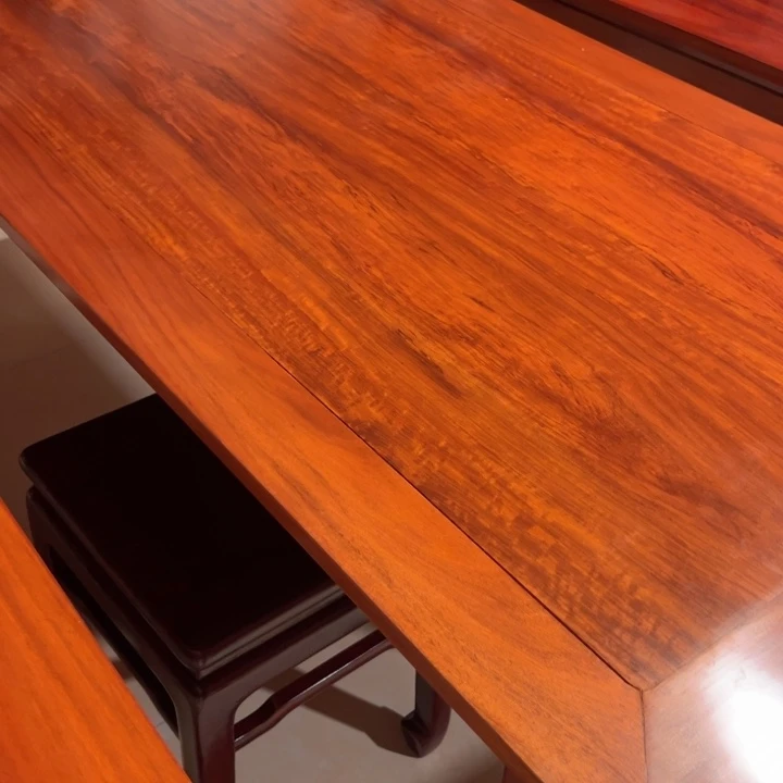 来***长家具花梨木类桌子