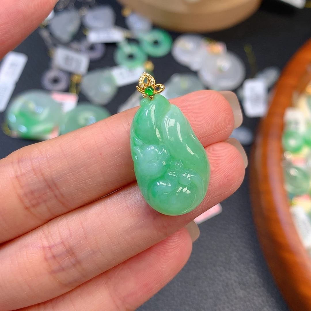 翡翠18K金镶嵌颈饰翡翠