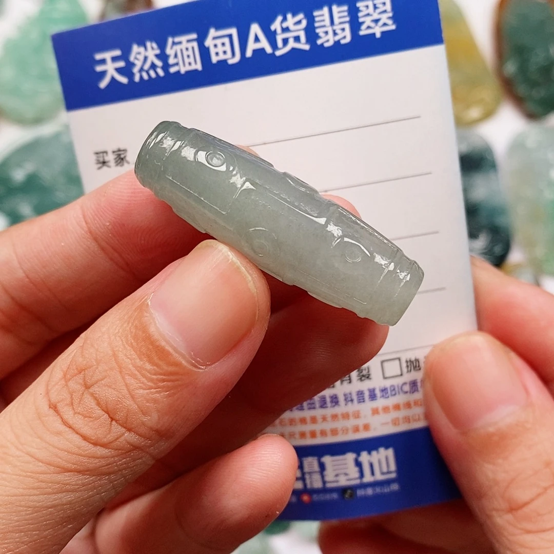 翡翠未镶嵌颈饰天竺
