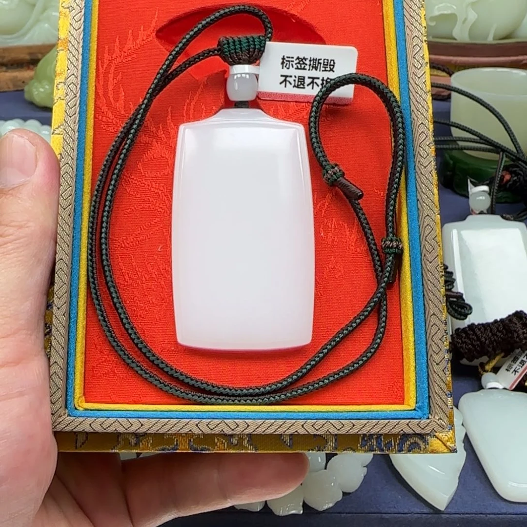 威***R未镶嵌和田玉挂件