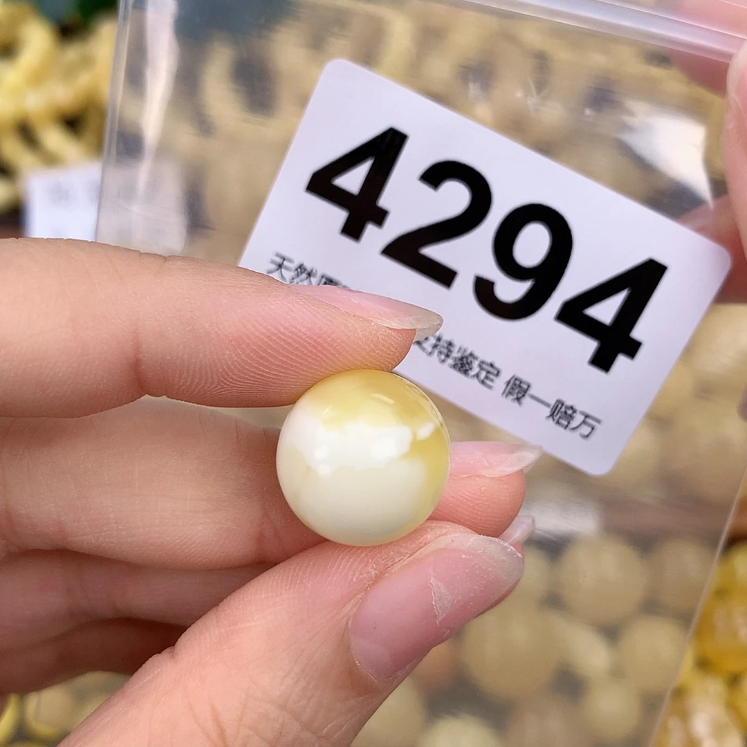 蜜蜡未镶嵌珠宝奇石15.6