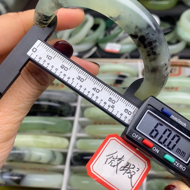 蛇纹石玉未镶嵌手镯379