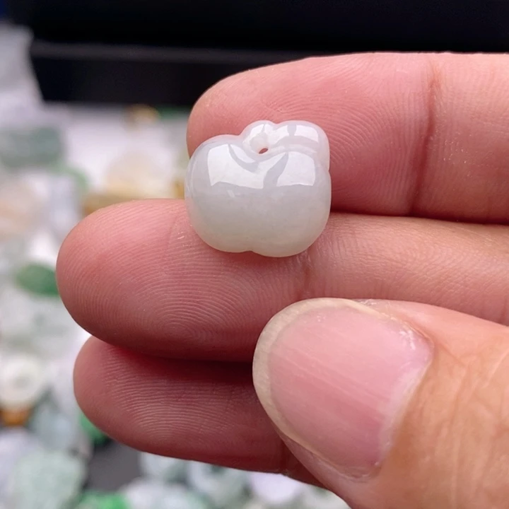 楊***源翡翠未镶嵌吊坠(不含链)