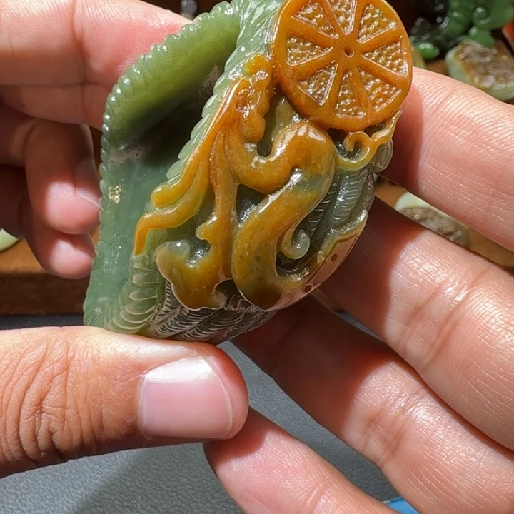 和田玉未镶嵌把件