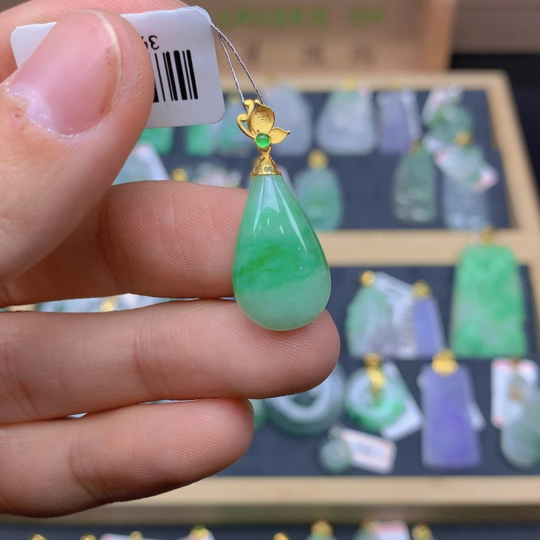 翡翠颈饰18K金镶嵌翡翠