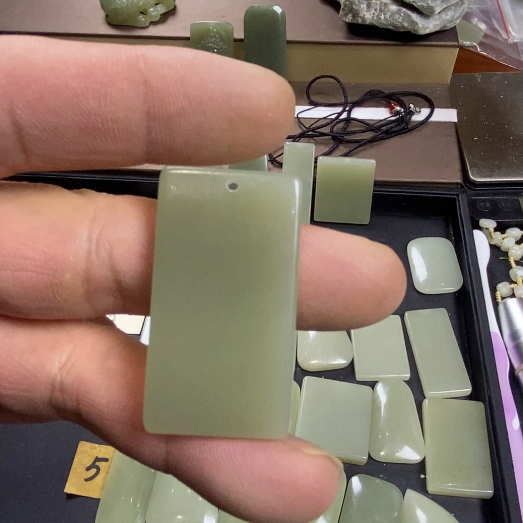 颈饰未镶嵌和田玉刘****)052