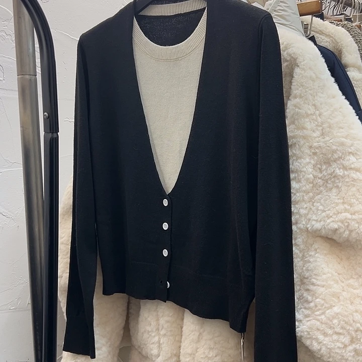 今天新款 假两件黑色针织打底衫