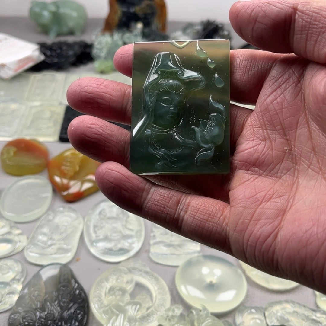 未镶嵌蛇纹石玉颈饰