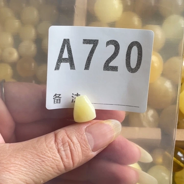 琥珀未镶嵌裸石微瑕10.7