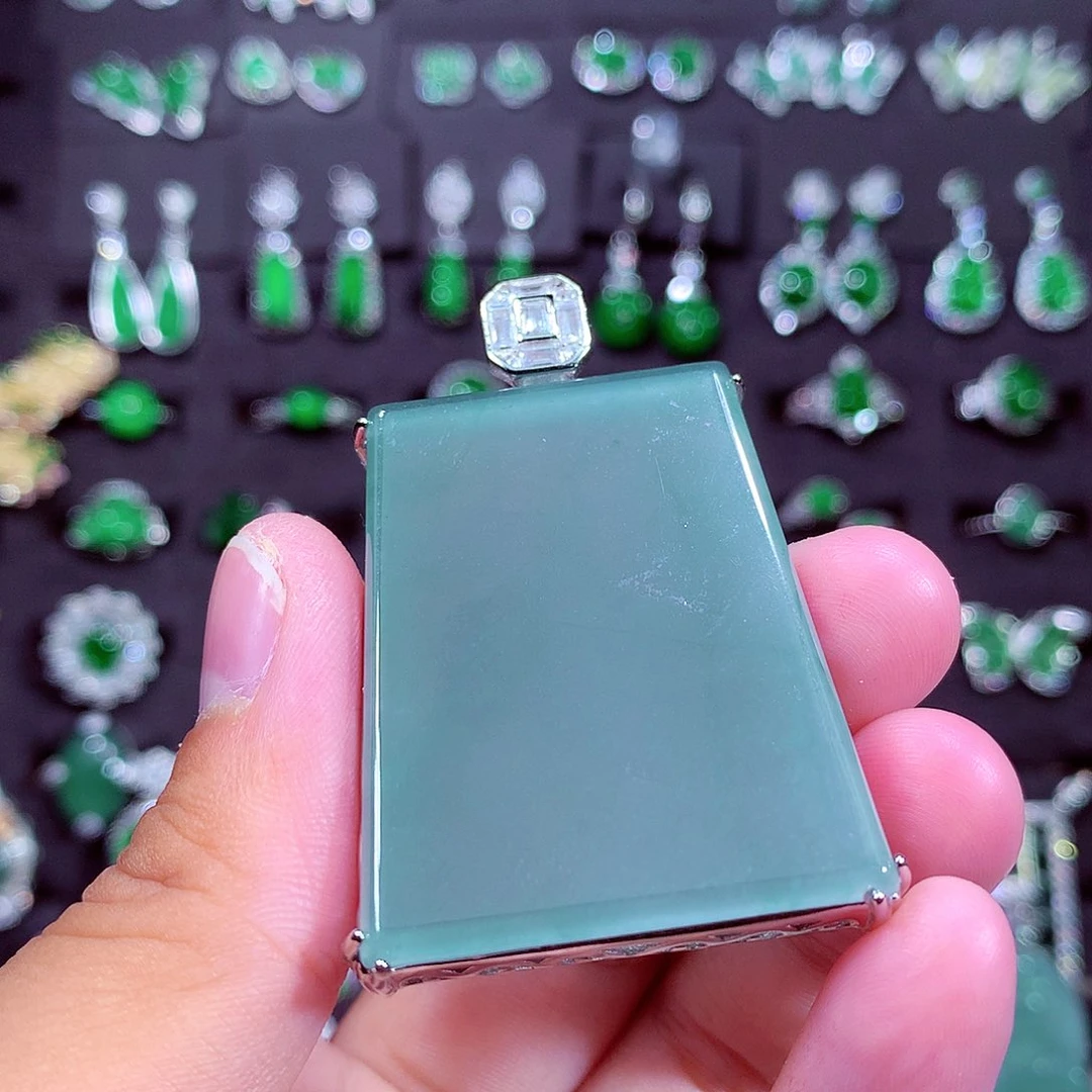 颈饰未镶嵌翡翠天然