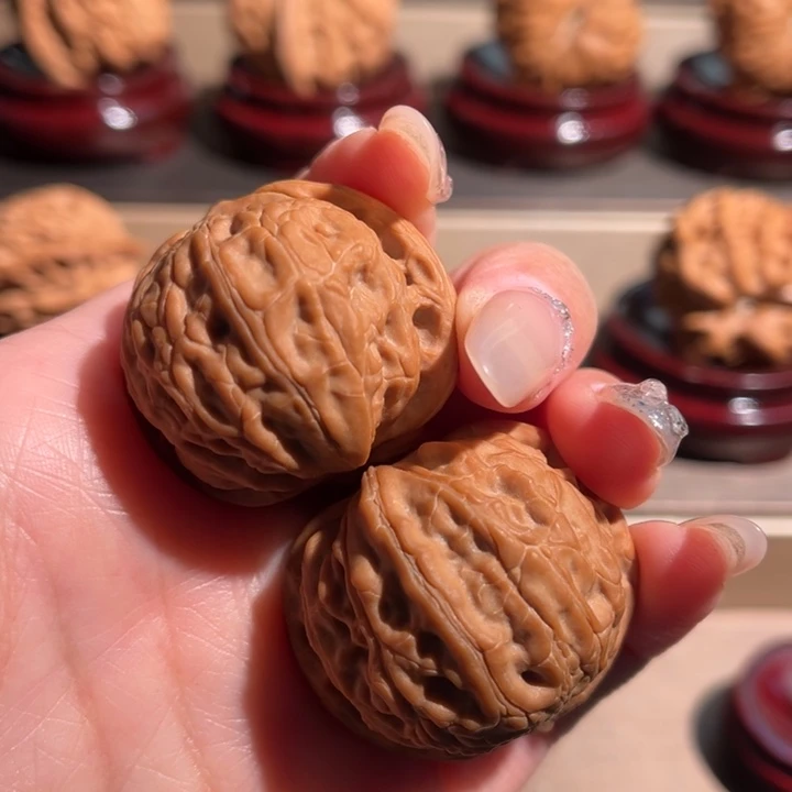 文玩核桃吊坠全品。龙胆元宝